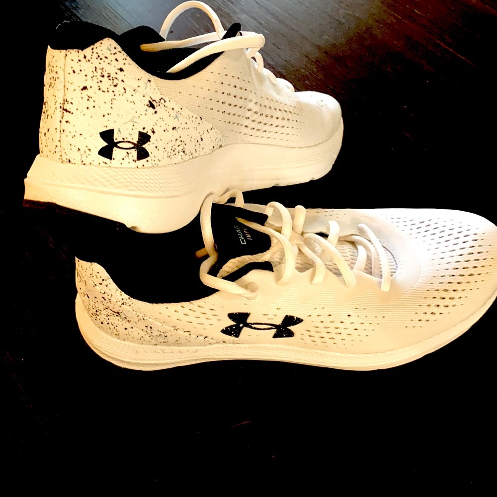 Under Armour Woman’s size 10
